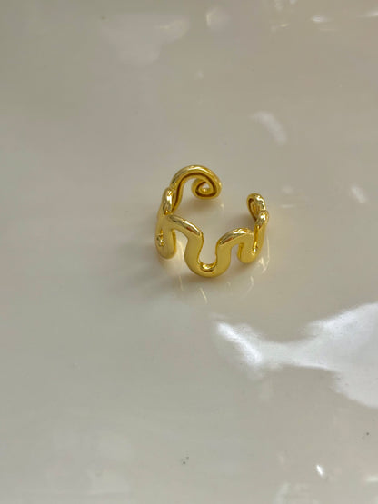 “Curves Ring”