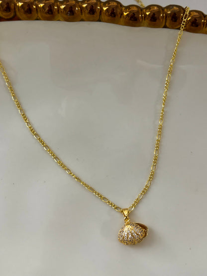 “Mini Sea Shell Necklace”
